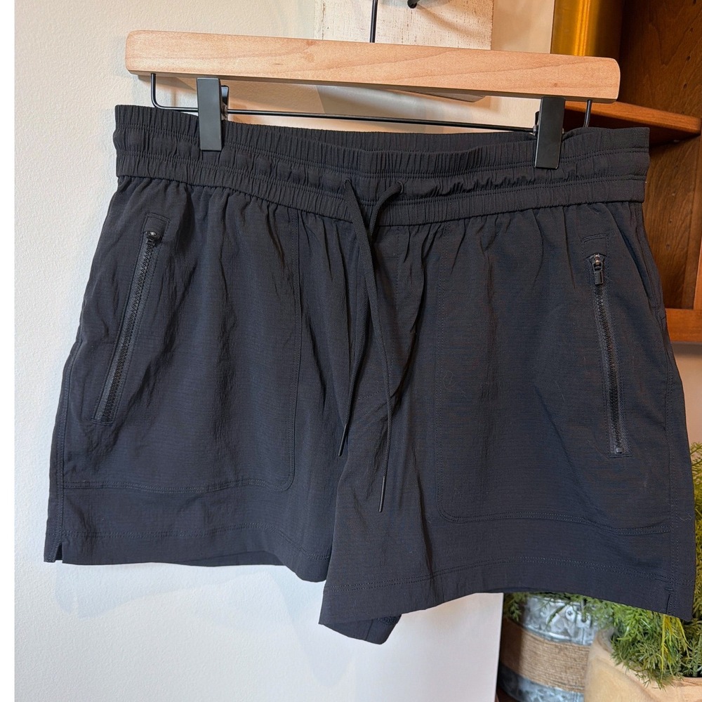 Athleta Shorts Womens M Black Trekkie North Zip Pockets Stretch Hiking Athletic